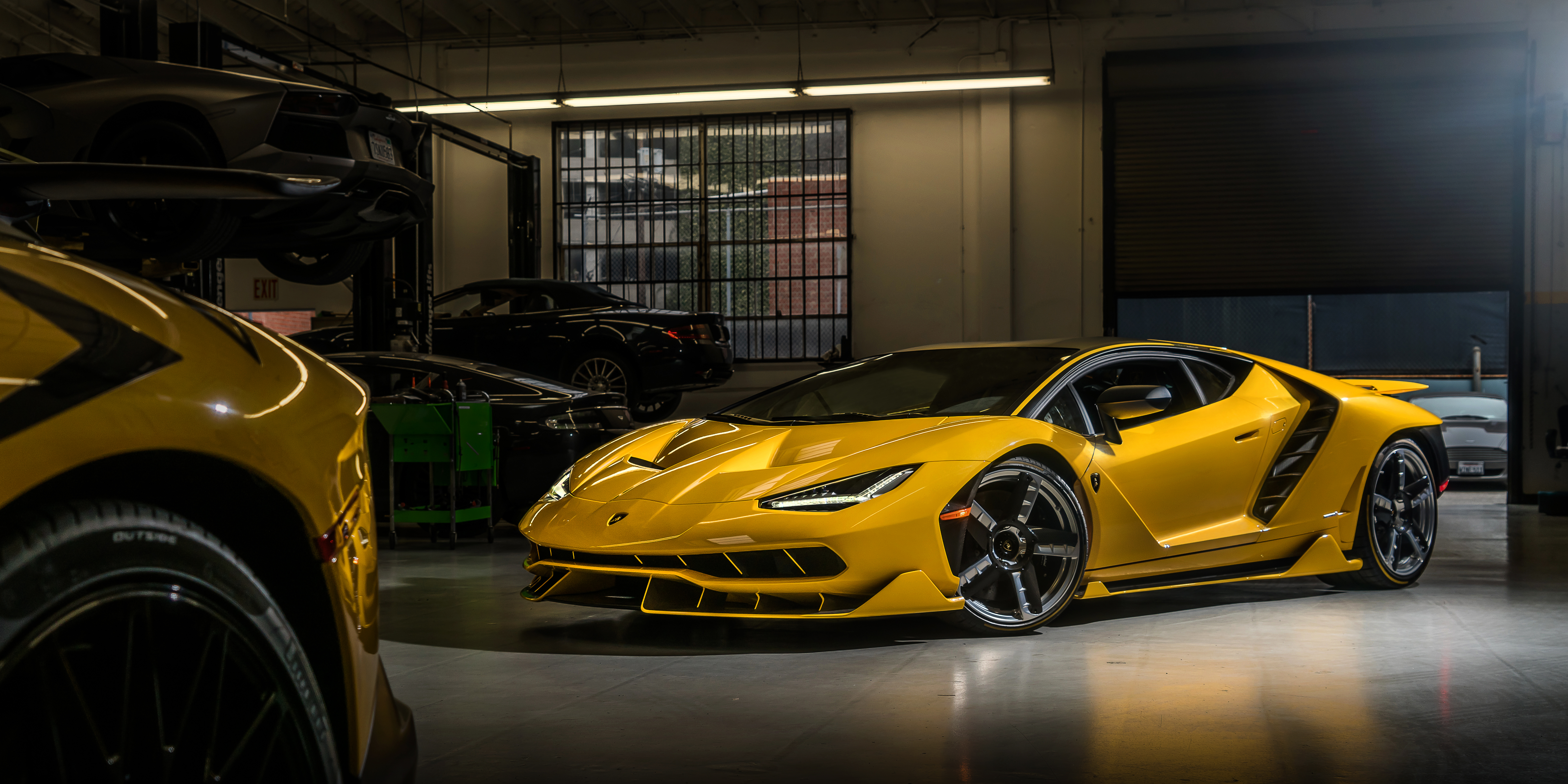 спортивный автомобиль желтый Lamborghini sports car yellow бесплатно
